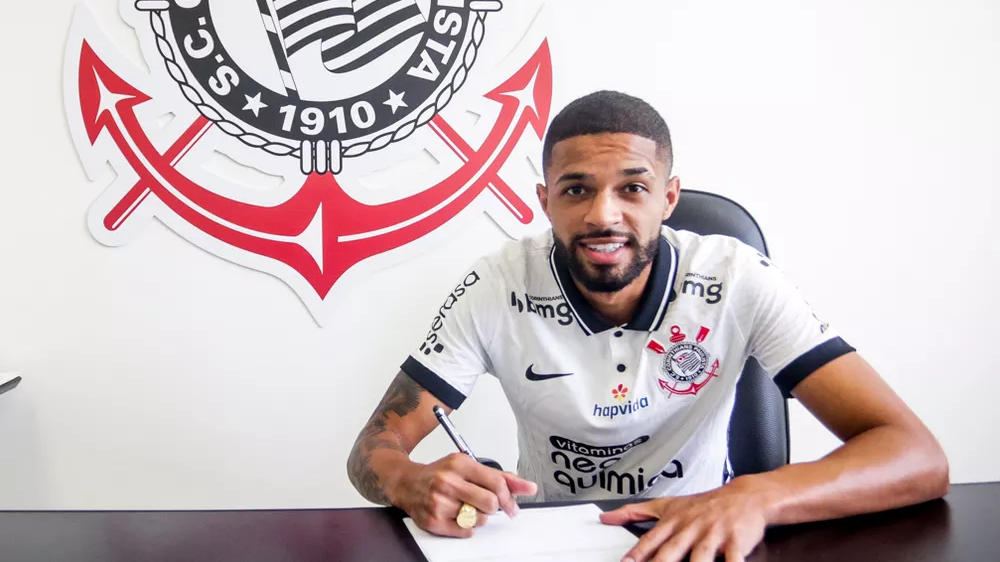 Corinthians renova com Vitinho até 2024