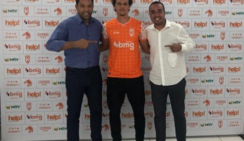 Coimbra apresenta zagueiro observado por clubes portugueses