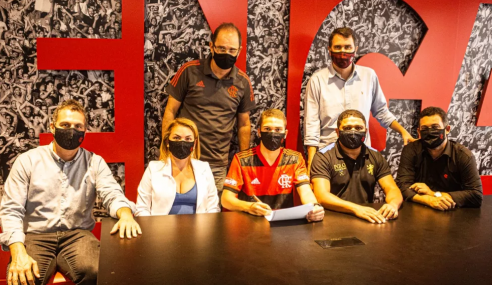 Flamengo acerta retorno de atacante e firma contratos de formação com jovens do sub-15