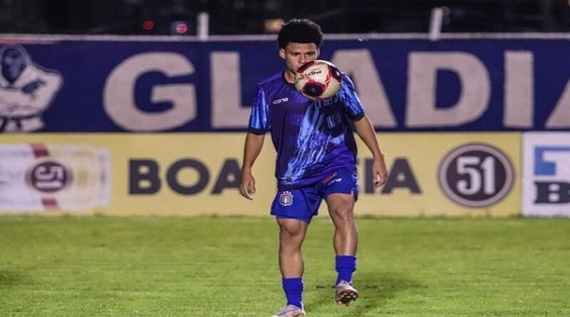 Vasco encaminha acerto com atacante para o time sub-20