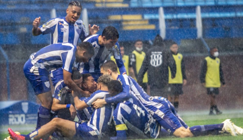 Avaí vence Ponte Preta em campo alagado e larga bem no Brasileirão de Aspirantes