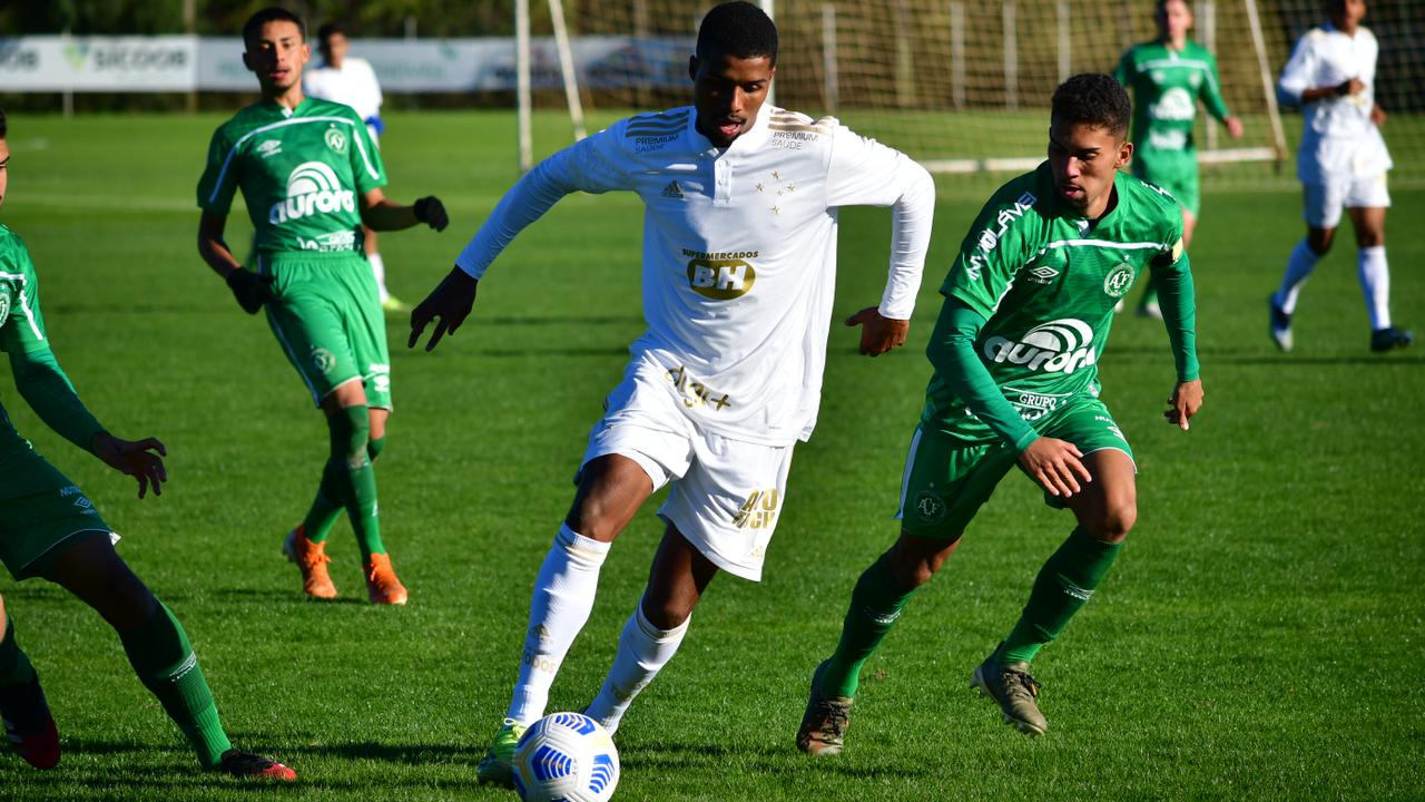 Com dois a menos, Chapecoense segura empate com o Cruzeiro pelo Brasileirão Sub-20