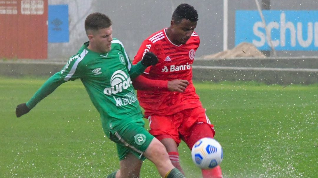 Chapecoense vence a primeira e complica Internacional no Brasileirão Sub-17