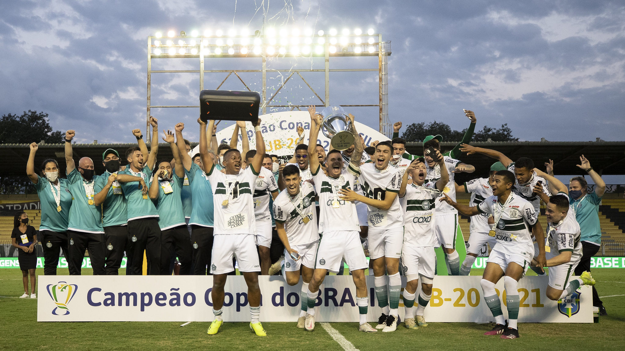 Nos pênaltis, Coritiba bate Botafogo e é campeão invicto da Copa do Brasil Sub-20