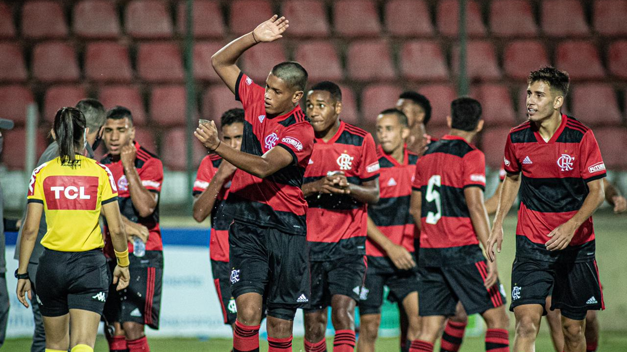 Cruzeiro perde pênalti no fim e é derrotado pelo Flamengo no Brasileirão Sub-17