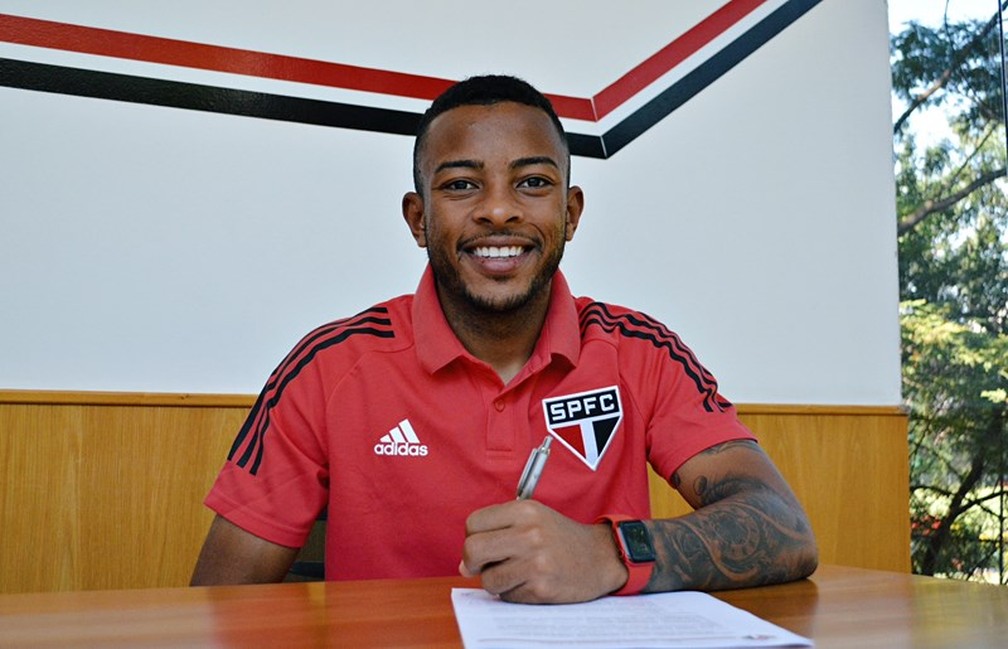 São Paulo anuncia ampliação de contrato de lateral-esquerdo