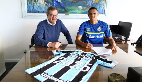 Grêmio renova contrato com Vanderson até 2025