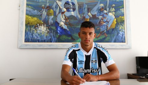 Grêmio anuncia contratação de atacante de 20 anos