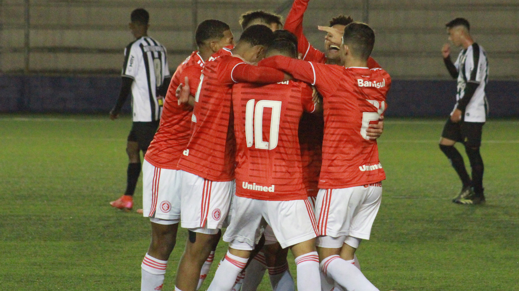 Internacional vence Atlético-MG e embola Grupo B do Brasileirão Sub-17