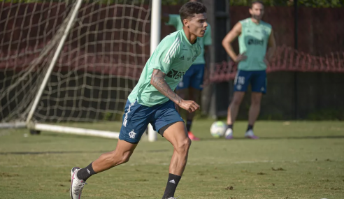 Flamengo amplia contrato e empresta volante a clube mexicano
