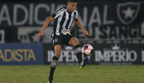 Zagueiro do Botafogo está próximo do futebol belga