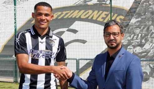 Portimonense apresenta atacante brasileiro
