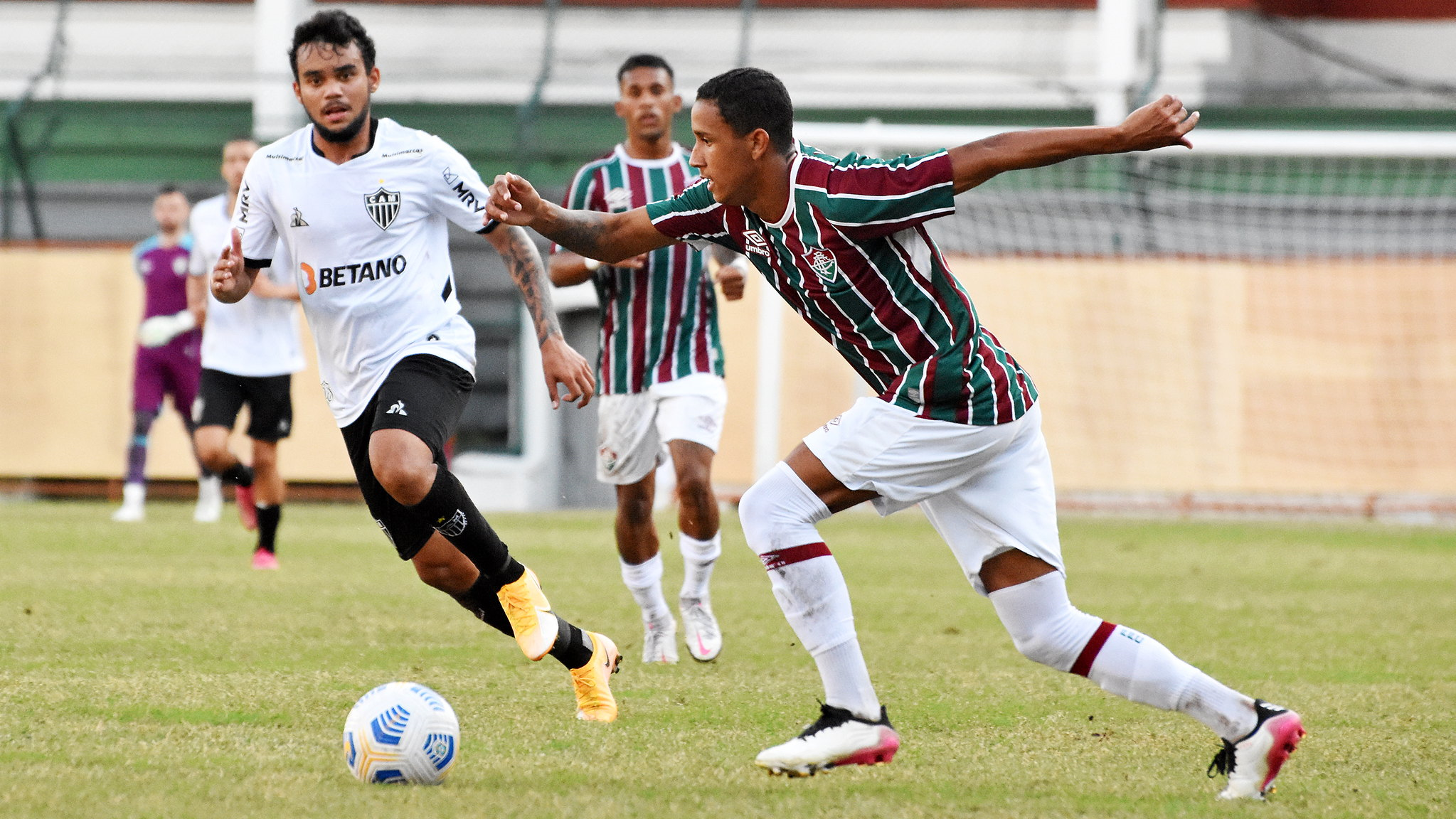 Com final agitado, Fluminense e Atlético-MG empatam pelo Brasileirão Sub-20