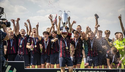 Pogoń Szczecin sagra-se campeão polonês sub-18