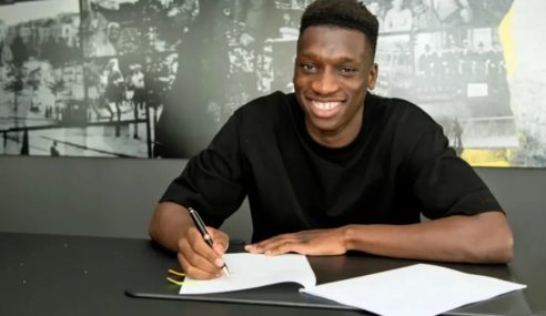 Borussia Dortmund-ALE acerta a contratação de joia do PSG-FRA