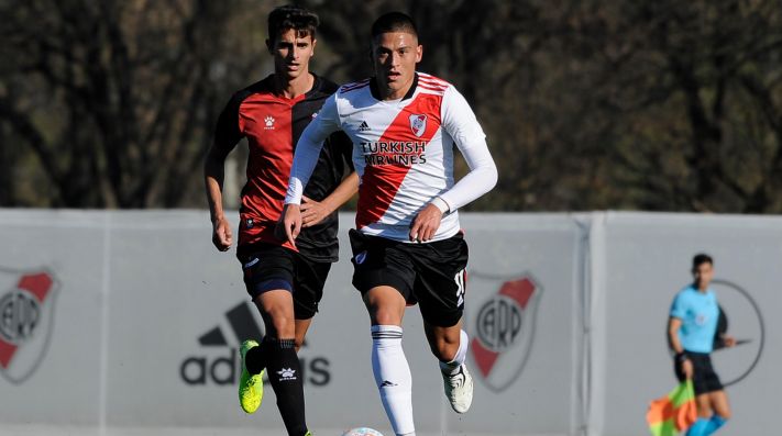 Goleiro falha e River Plate perde em casa em debut no Argentino de Aspirantes