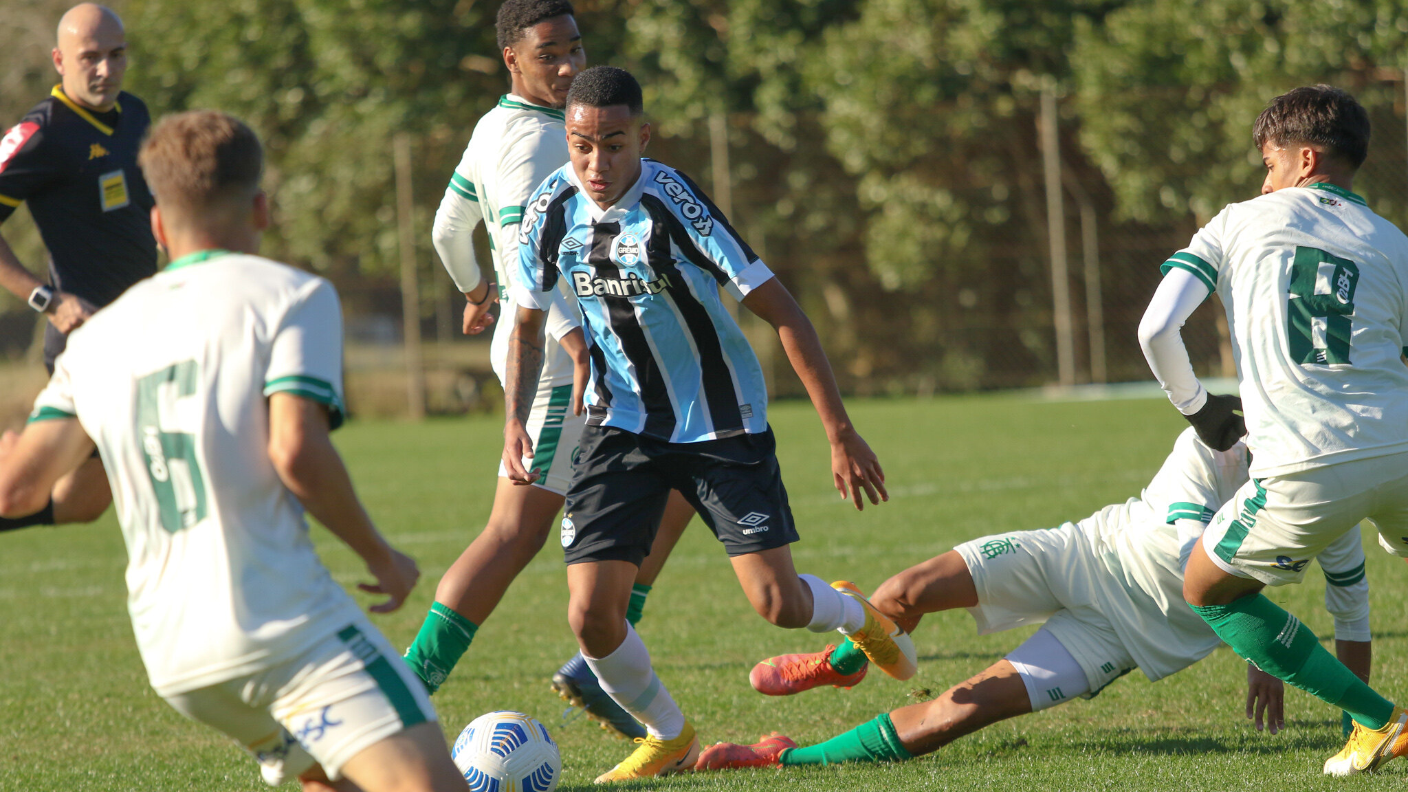 Com dois de Adyson, América-MG vence Grêmio pelo Brasileirão Sub-17