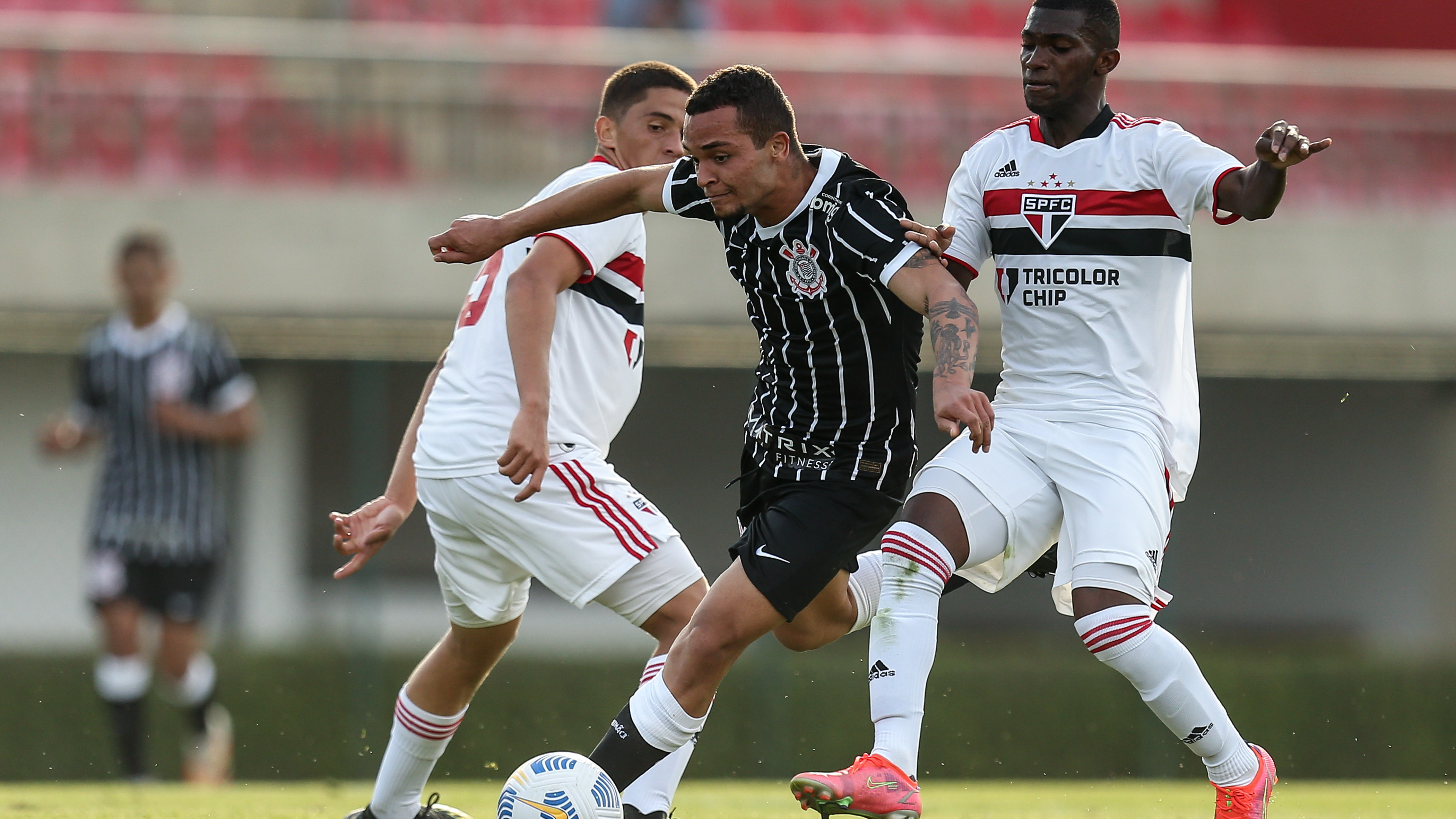 São Paulo empata com o Corinthians e perde 100% no Brasileirão Sub-20