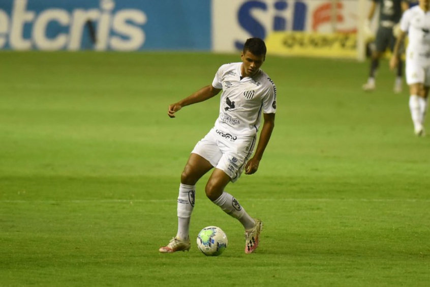 Após empréstimo ao Coritiba, Tailson volta ao Santos