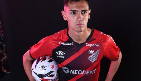 Athletico-PR oficializa contratação de zagueiro ex-São Paulo