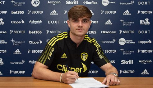 Leeds United-ING contrata jovem meia do Chelsea-ING