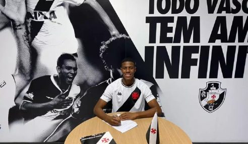 Meia do sub-17 do Vasco assina primeiro contrato profissional
