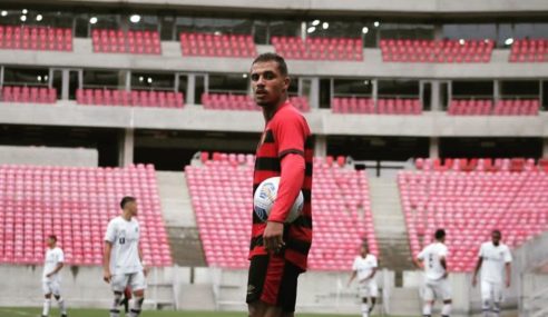 Lateral-direito assina contrato profissional com o Sport