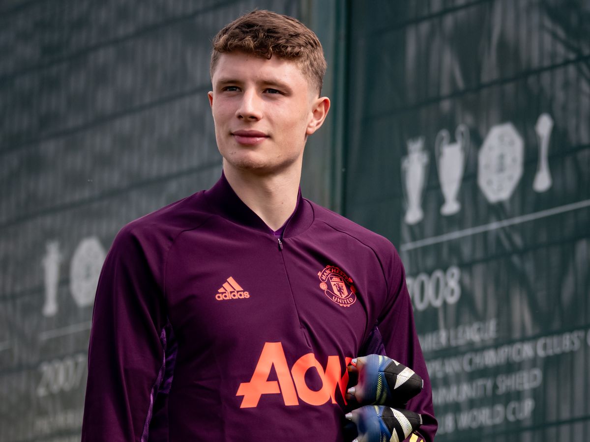 Manchester United-ING empresta jovem zagueiro