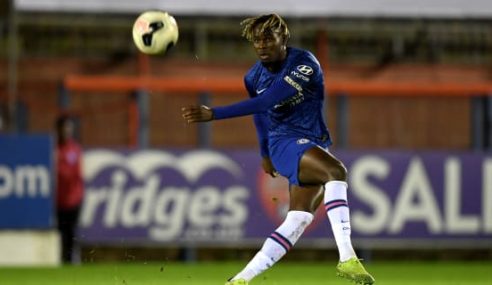 Chelsea-ING vende zagueiro de 19 anos