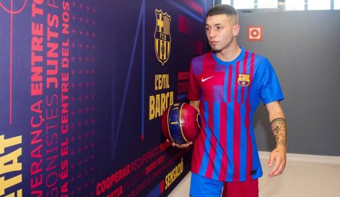 Barcelona-ESP traz jovem atacante do Granada-ESP