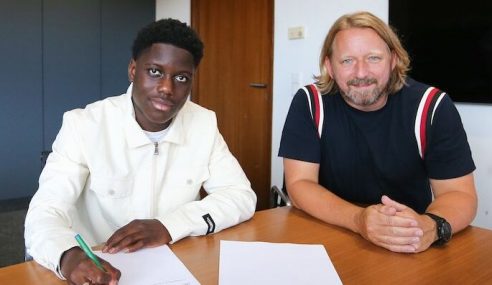 PSG-FRA perde lateral promissor para o Stuttgart-ALE