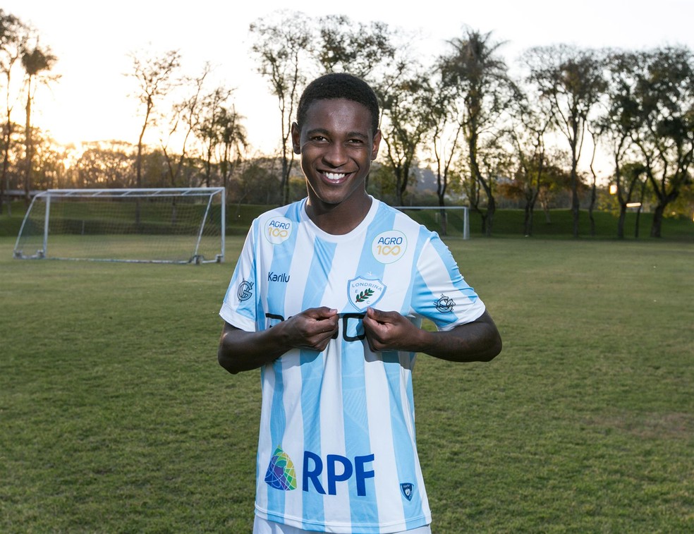 Londrina confirma a contratação de Jhonny Lucas