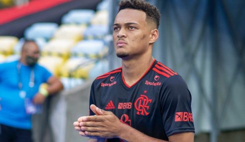 Flamengo acerta venda de Rodrigo Muniz para clube inglês