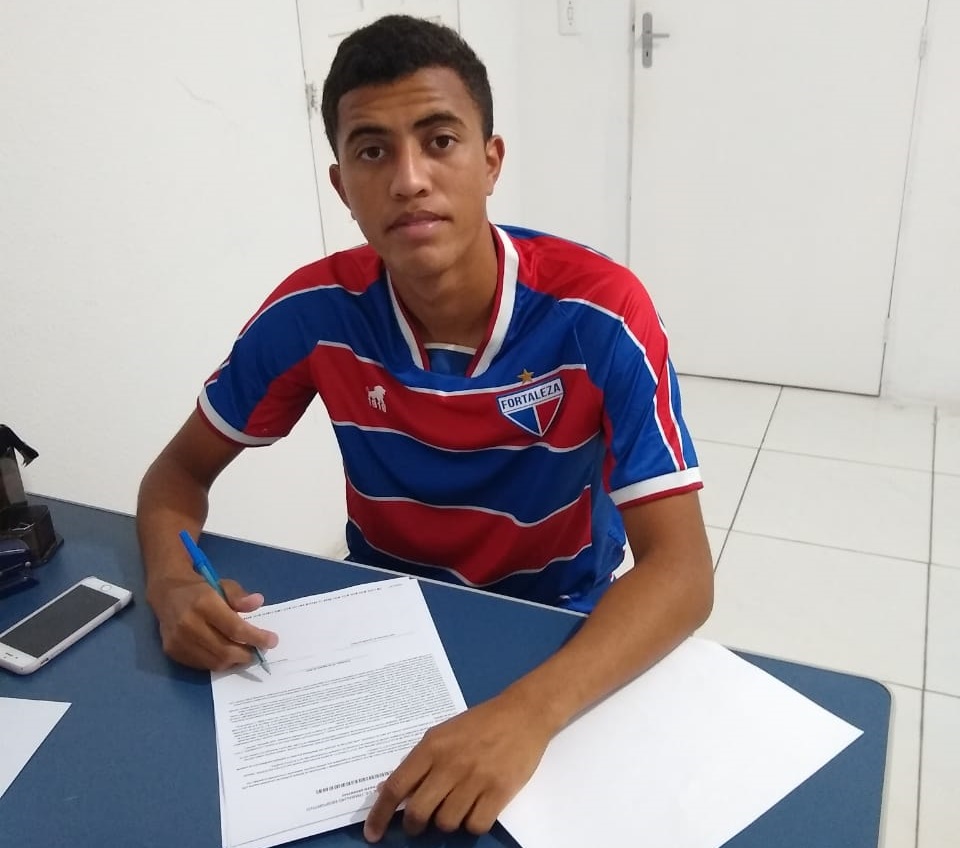 Fortaleza contrata lateral para o time sub-20