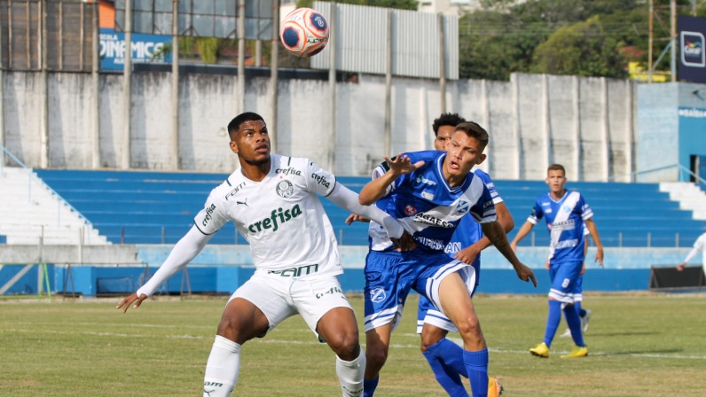 Com um a mais, Palmeiras leva gol no fim e perde para o Taubaté pelo Paulistão Sub-20