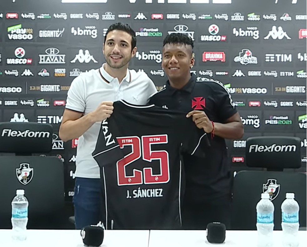 Vasco apresenta jogador equatoriano