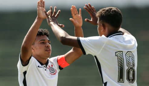 Corinthians vence de virada e se mantém 100% no Paulista Sub-15