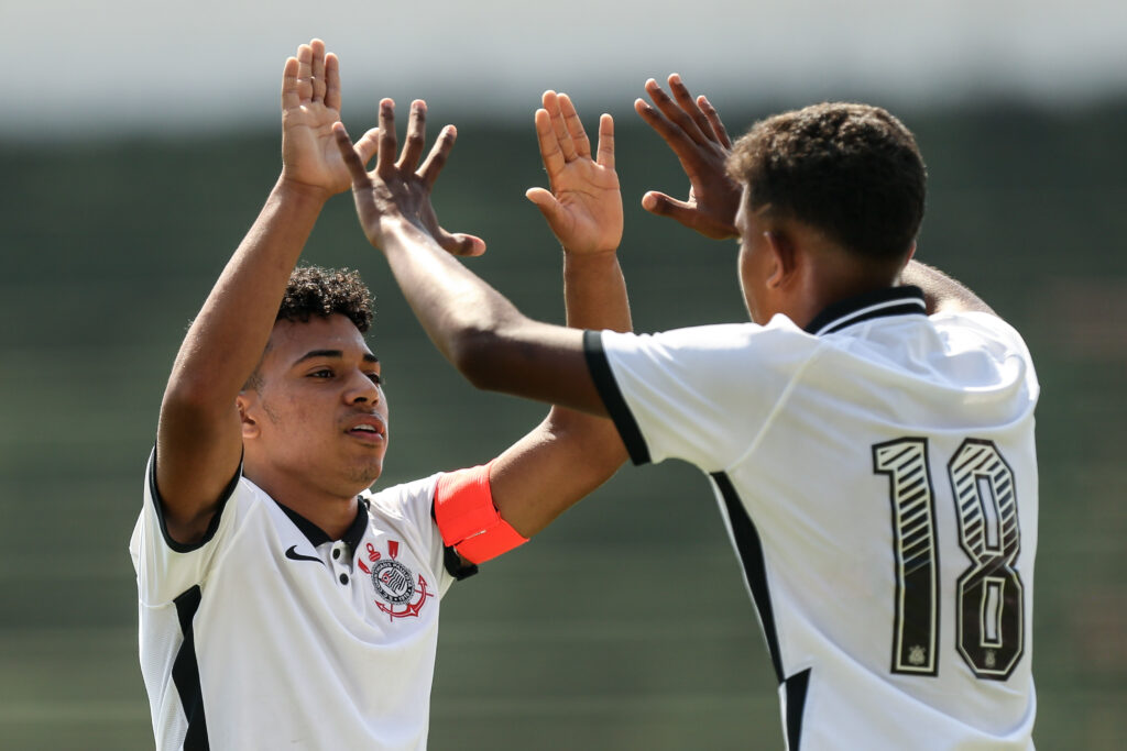 Corinthians vence de virada e se mantém 100% no Paulista Sub-15