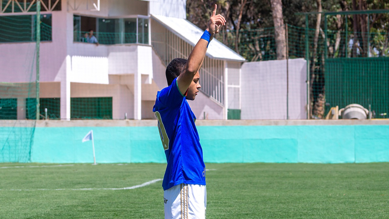 Com três de Vitor Roque, Cruzeiro goleia Athletic pelo Mineiro Sub-17