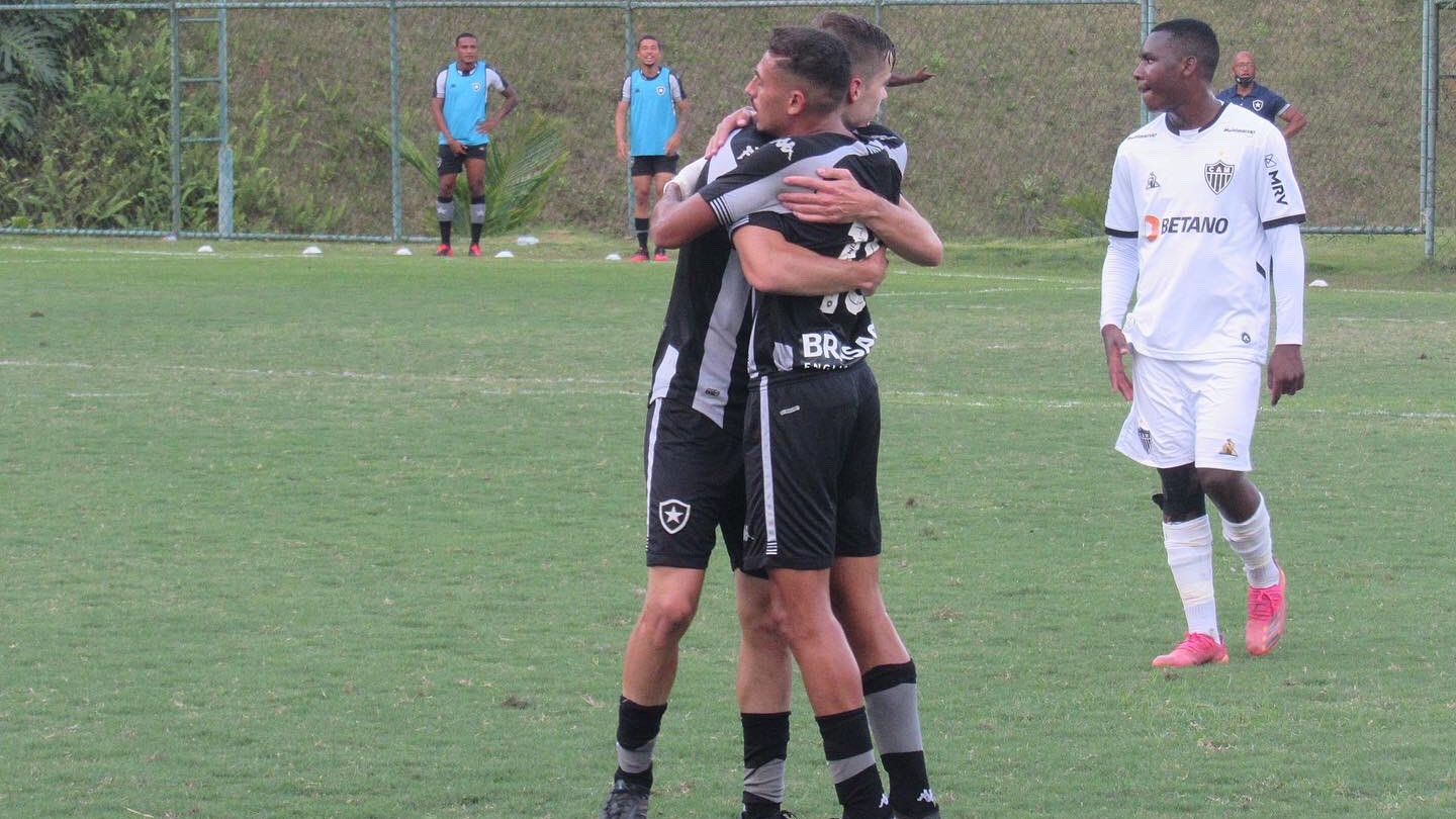 Botafogo vence, se firma no G-8 e quebra sequência do Atlético-MG no Brasileirão Sub-20