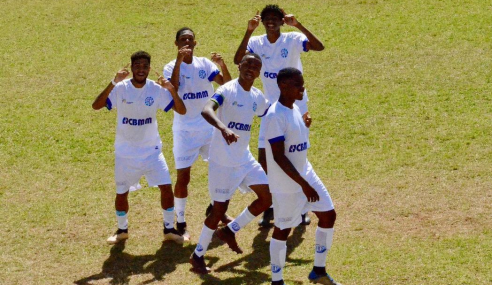 Dínamo deslancha no fim, goleia Futgol e vence a primeira no Mineiro Sub-17