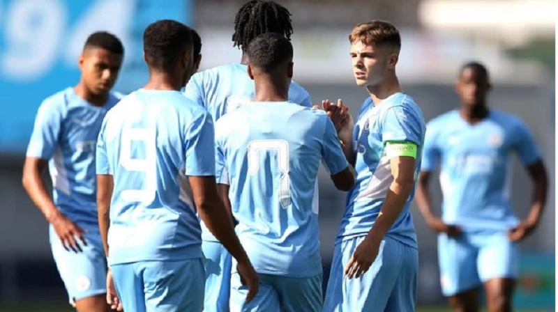 Manchester City vence de virada e continua isolado na ponta do Inglês Sub-23