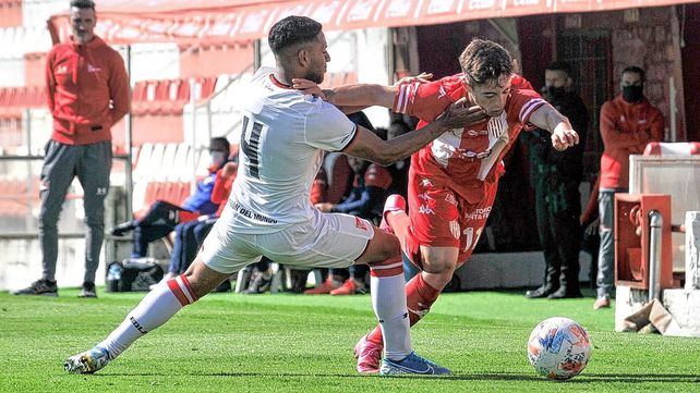 Estudiantes assume ponta isolada do Argentino de Aspirantes