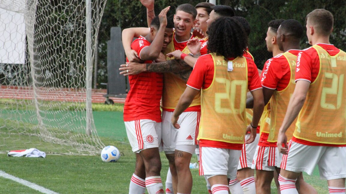 Internacional goleia Santos e esquenta briga pelo G-8 do Brasileirão Sub-20