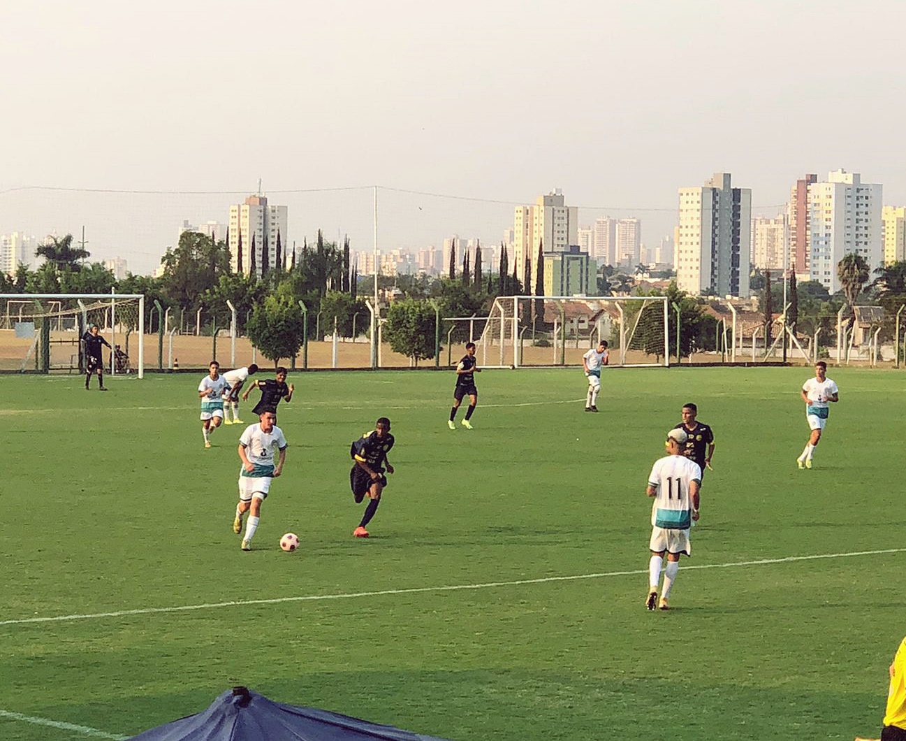 Goiás goleia Aparecidense e pula para a ponta no Goiano Sub-17