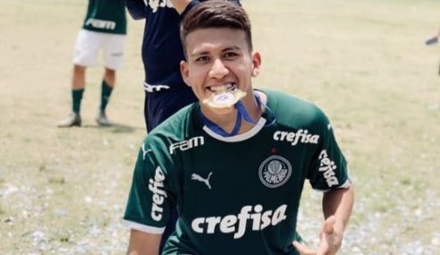 Palmeiras rescinde contrato com zagueiro estrangeiro