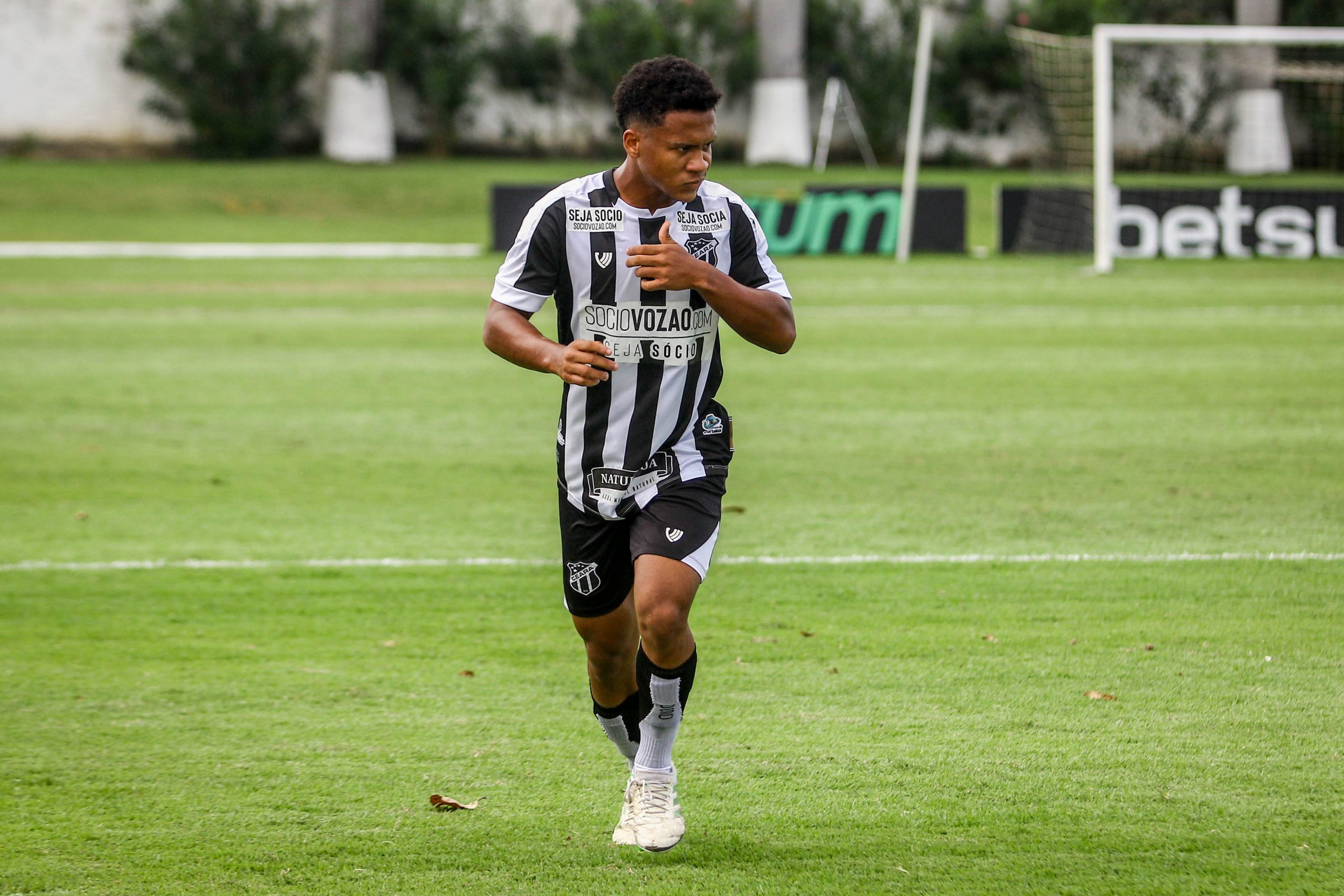 Ceará goleia e avança invicto à segunda fase do Estadual Sub-17
