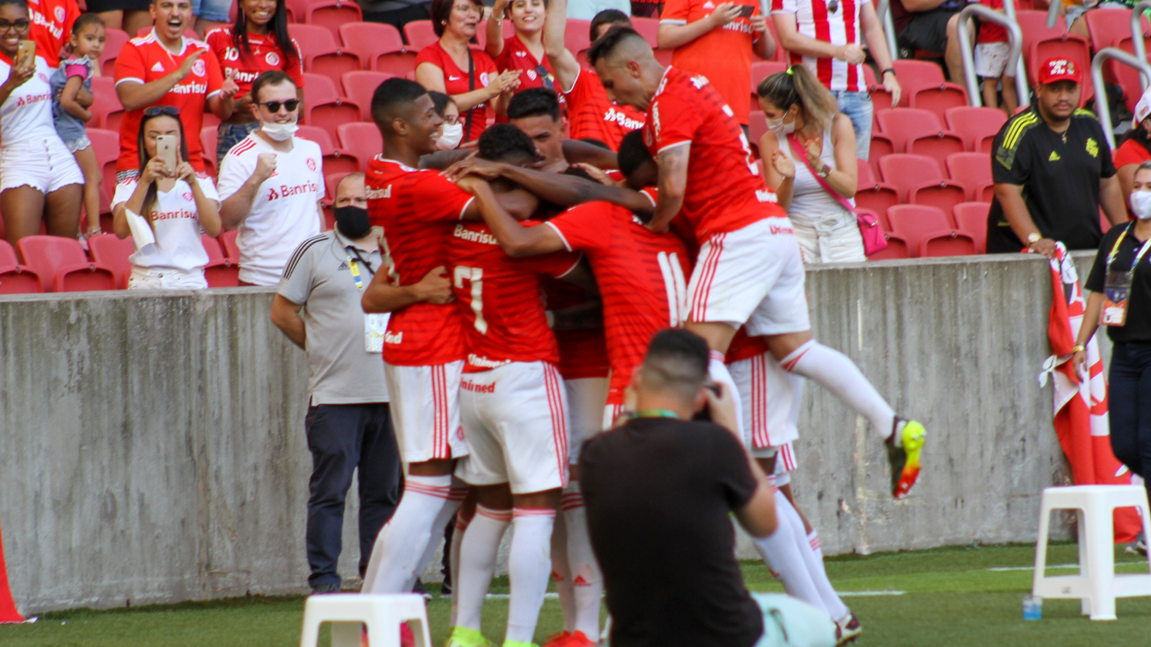 Com um a mais, Inter vence São Paulo e dá passo rumo ao título do Brasileirão Sub-20