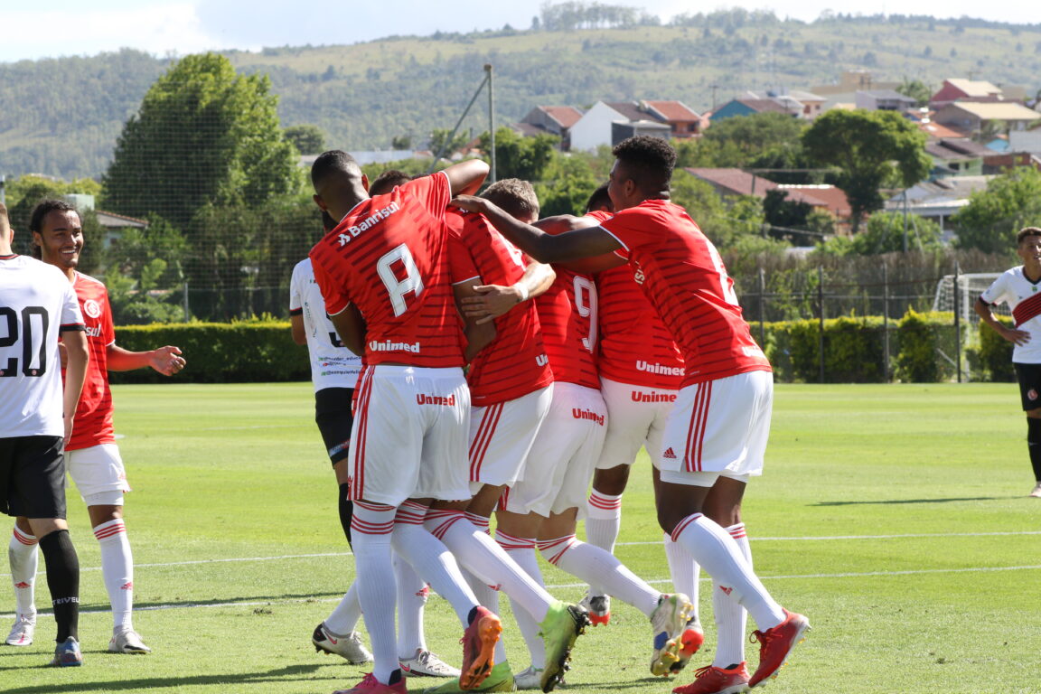 Internacional faz 5 a 0 e vai às quartas do Gaúcho Sub-20