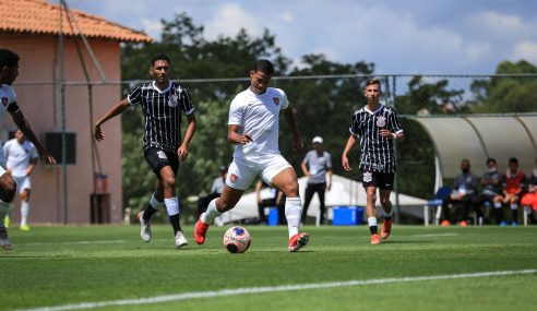 Corinthians goleia Desportivo Brasil e põe um pé na semi do Paulista Sub-17